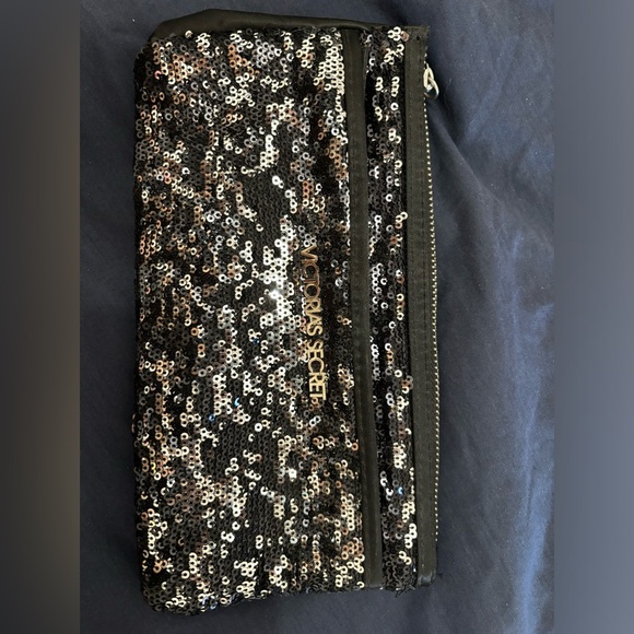 Victoria Secret - Picture 4 of 4